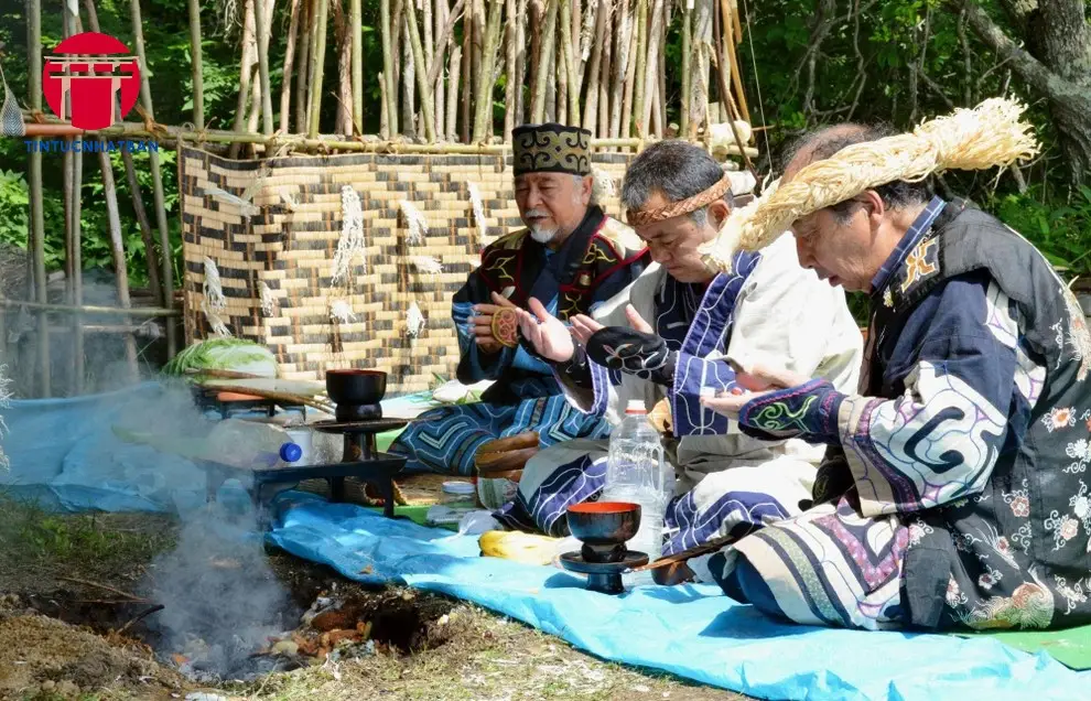 van hoa va thach thuc cua nguoi ainu 68cf8489870f4