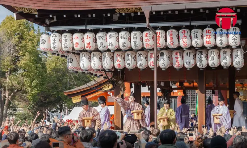 Nghi Thức Mamemaki: Ném Đậu Xua Đuổi Quỷ Dữ, Rước Lộc Vào Nhà